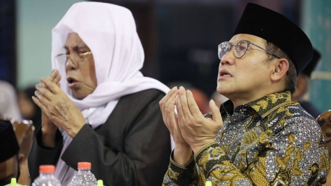 Ketum PKB  Muhaimin Iskandar alias Cak Imin (kanan) dan kiai sepuh NU asal Kediri, KH Nurul Huda Djazuli.