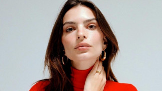 Berat Badan Merosot Sampai 45 Kg, Emily Ratajkowski Ketakutan