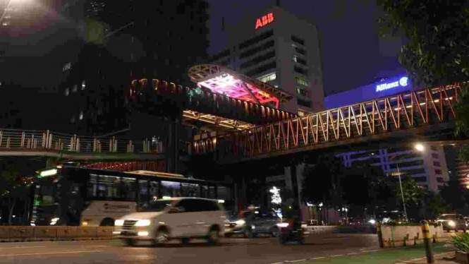 Jembatan Penyeberangan Orang (JPO) Tematik Phinisi Karet Sudirman.