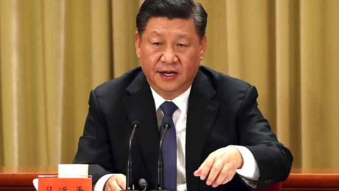 Presiden China Xi Jinping menyebut prioritas saat ini adalah mencegah situasi di Ukraina menjadi tidak terkendali.Â  (AP: Mark Schiefelbein, Pool)