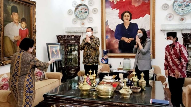 Presiden RI ke-5 Megawati Soekarnoputri Terima Lifetime Achievement