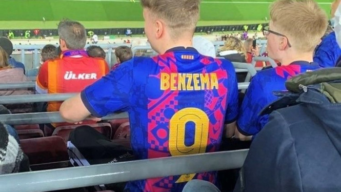 nama Karim Benzema di jersey Barcelona