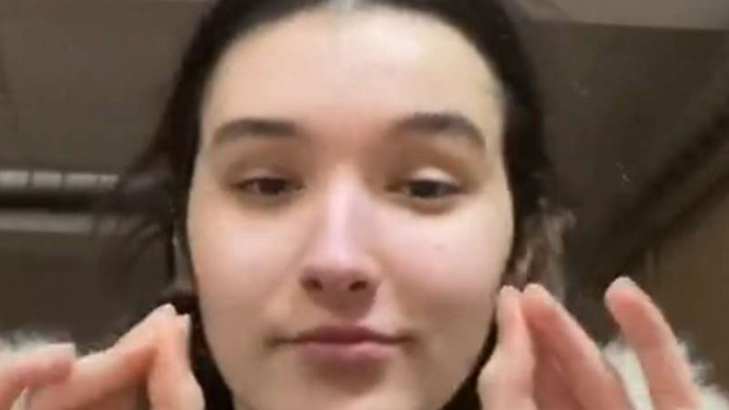 Gadis Ukraina mendadak viral karena videonya yang hidup di bunker bawah tanah