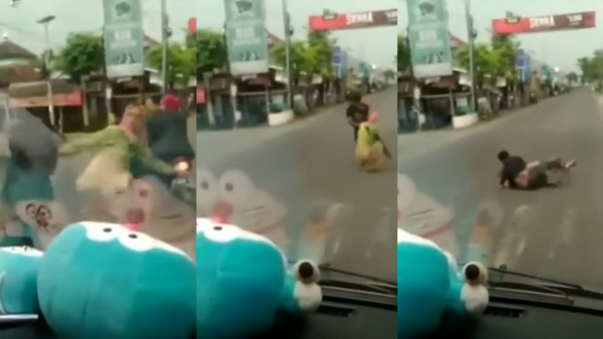 Viral Video Wanita berjilbab dan Pria Baku Hantam di Jalan Raya