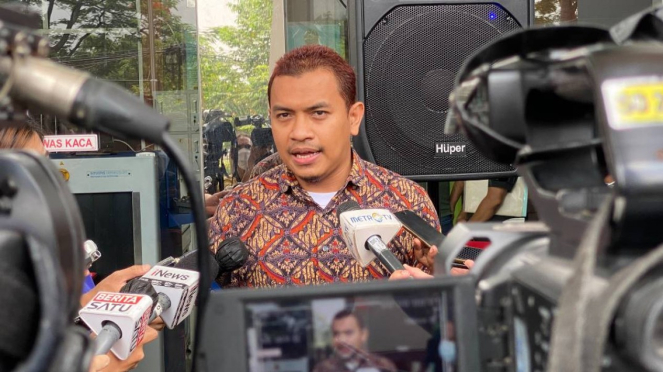 Pengacara Munarman, Aziz Yanuar