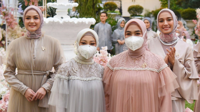 Gathering Vanilla Hijab bertajuk The Most Wonderful Rendezvous of The Year