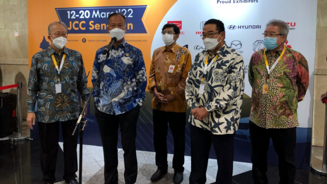 Menperin Agus Gumiwang hadir di Jakarta Auto Week 2022