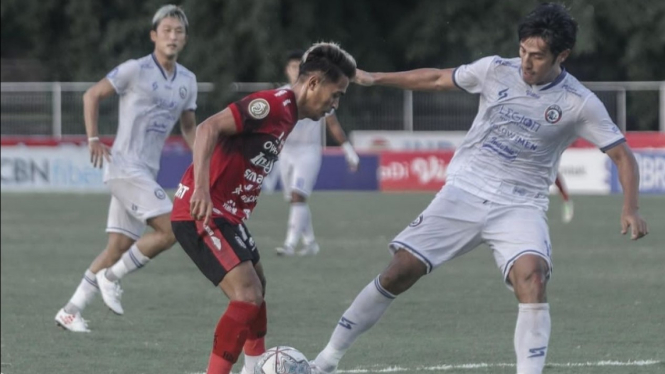 Pertandingan Bali United vs Arema FC. 