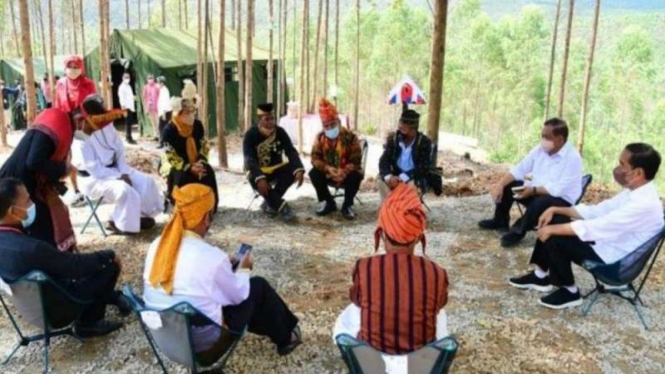 Sejumlah tokoh adat Kabupaten PPU Bertemu Jokowi di IKN Nusantara.