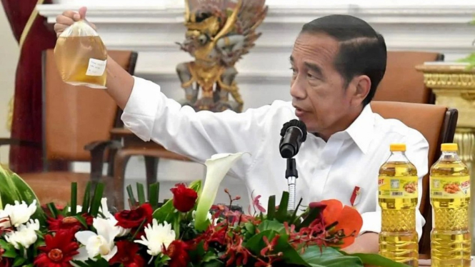 Presiden Jokowi dan minyak goreng.