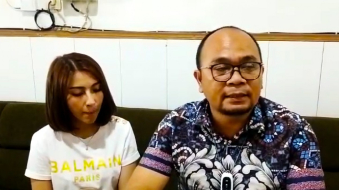 Selebgram Citra Andy dan kuasa hukumnya.