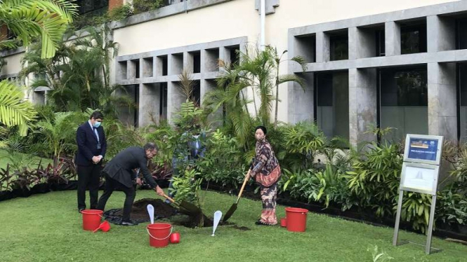 Ketua DPR Puan Maharani Tanam Pohon bersama Presiden IPU