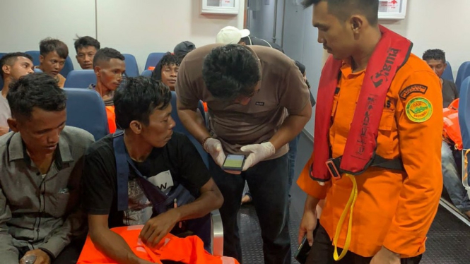 Proses evakuasi Kapal Karam ditumpangi PMI Ilegal.