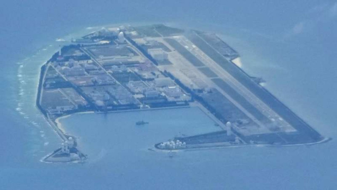 Pulau buatan China di Laut China Selatan. Foto dari Poseidon P8 US Navy