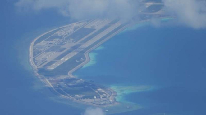 Pulau buatan China di Laut China Selatan. Foto dari Poseidon P8 US Navy