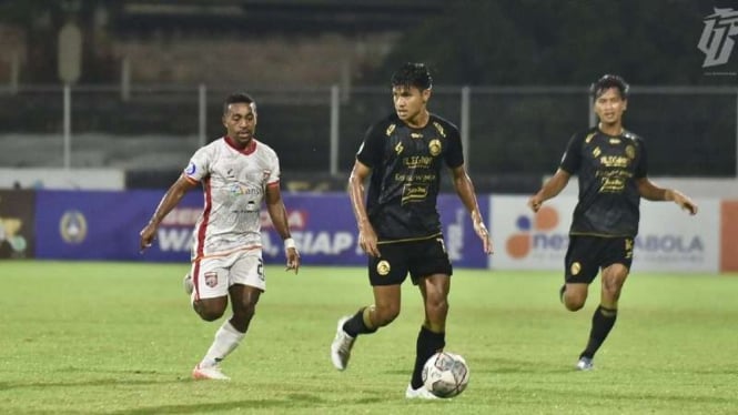 Duel Arema FC vs Borneo FC