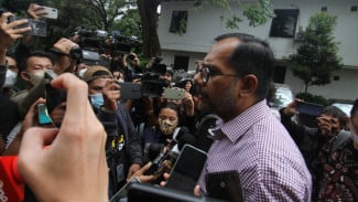 Buntut Laporan Menteri Luhut, Haris Azhar: Berhentiin Saja Kasusnya!