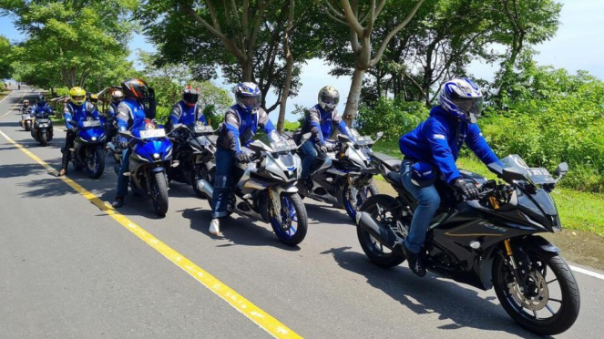 bLU cRU Fun Riding “Road to Mandalika” dengan Yamaha R15
