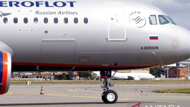 Arsip Foto - Logo maskapai penerbangan utama Rusia Aeroflot terlihat pada Airbus