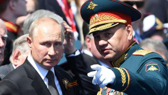VIVA Militer: Vladimir Putin dan Jenderal Sergei Shoigu