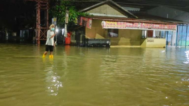 Sungai Mahakam Meluap 1 722 Rumah Di Kota Samarinda Terendam Banjir