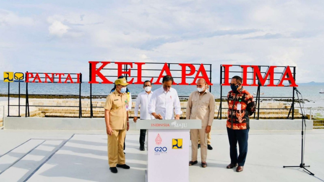 Presiden Jokowi di Pantai Kelapa Lima, Kota Kupang NTT