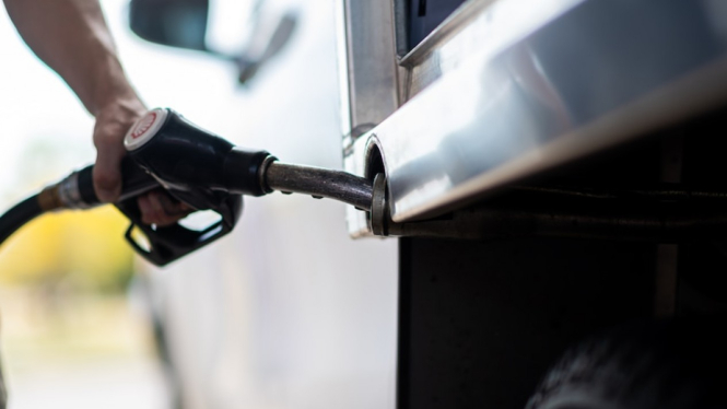 Harga BBM di Australia saat ini sudah di atas 2 dolar (Rp20 ribu) per liter untuk jenis bensin biasa, dipicu oleh perang di Ukraina. (ABC News: Che Chorley)