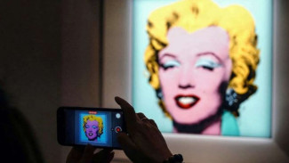 Potret Marilyn Monroe Karya Andy Warhol Siap Dilelang Rp2,8 Triliun