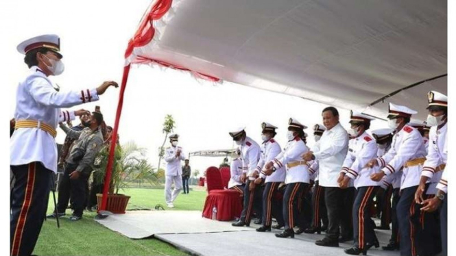 VIVA Militer: Prabowo Subianto joget bersama para Kadet Unhan RI di NTT