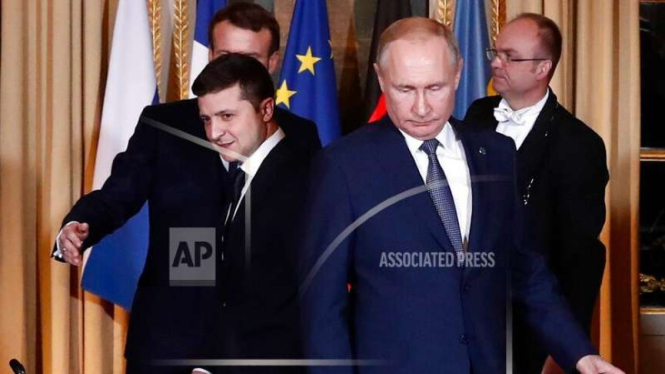 Presiden Rusia Vladimir Putin dan Presiden Ukraina Zelensky di Paris tahun 2019