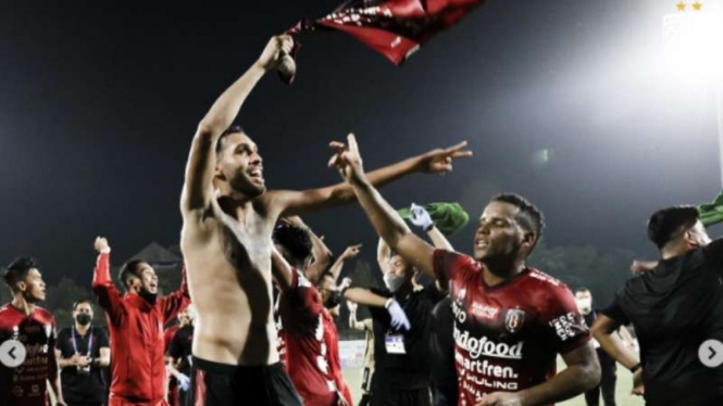 Pemain Bali United rayakan gelar juara Liga 1 2021/22