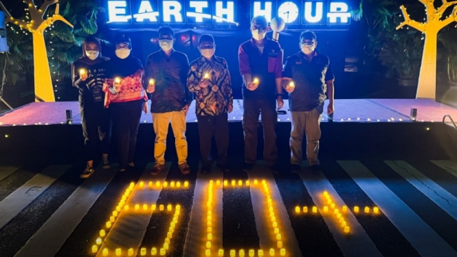 Aksi Earth Hour Jakarta 2022