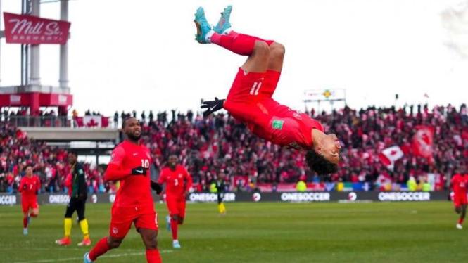 Pemain Timnas Kanada Tajon Bucanan rayakan gol.