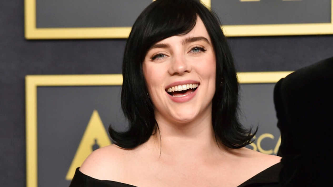 Foto Billie Eilish Raih Oscar Pertamanya dan Cetak Sejarah Baru