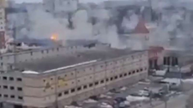 VIVA Militer: Serangan rudal militer Rusia hujani Kharkiv, Ukraina.