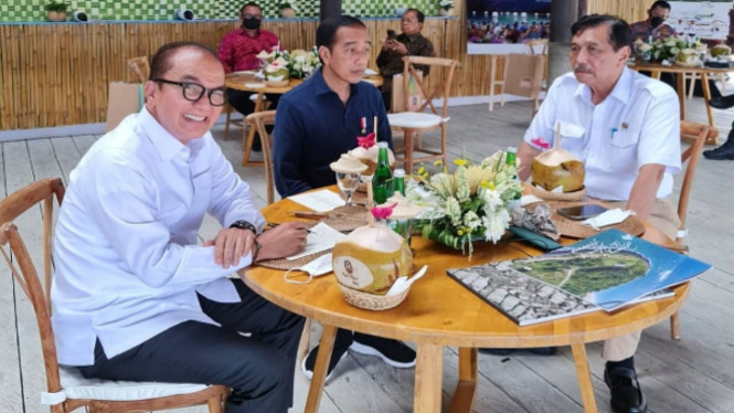 Viral Foto Tantowi, Jokowi dan Luhut di Bali