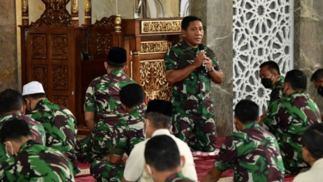 VIVA Militer: Wakasal hadiri doa bersama untuk 2 prajurit marinir di Mabesal