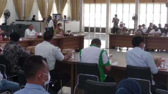 Gubernur Sumatera Utara Edy Rahmayadi memimpin Rapat Kordinasi Tim Pengendali Inflasi Daerah (TPID) se-Sumatera Utara di Aula Tengku Rizal Nurdin, Rumah Dinas Gubernur, Medan, Selasa, 29 Maret 2022.