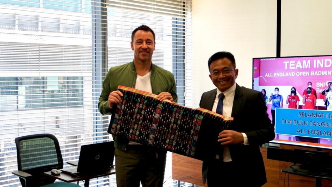 BNI gandeng Mantan Kapten Kesebelasan Nasional Inggris John Terry untuk mempromosikan produk UMKM Indonesia ke pasar Eropa. 