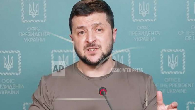 Presiden Ukraina Volodymyr Zelenskiy memberi keterangan di Kiev