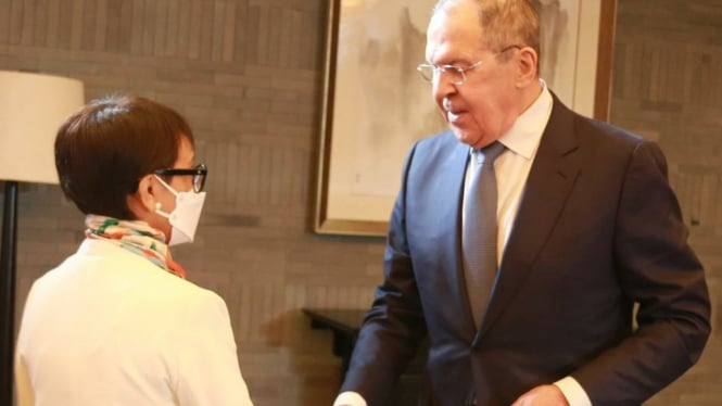 Menlu RI Retno Marsudi bertemu Menlu Rusia Sergey Lavrov di Tunxi, China