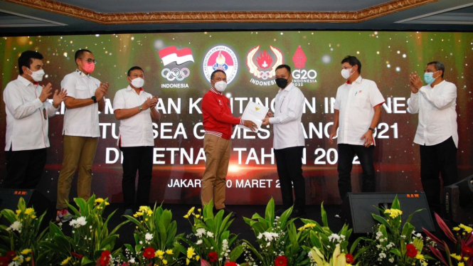 Menpora Zainudin Amali beserta tim CdM SEA Games Vietnam 2021