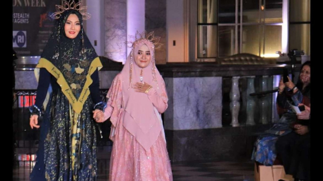 Kameela Hijabku saat tampil di New York Indonesia Fashion Week (NYIFW)