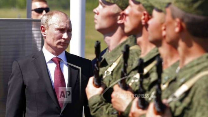 Vladimir Putin saat berada di pangkalan militer Korenovsk, Rusia tahun 2014