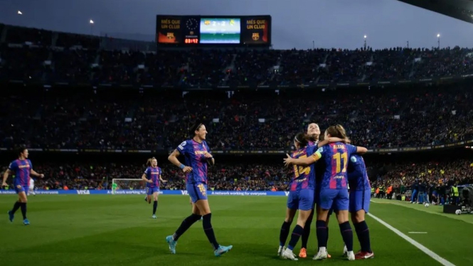 Pemain Barcelona Wanita mengalahkan Real Madrid