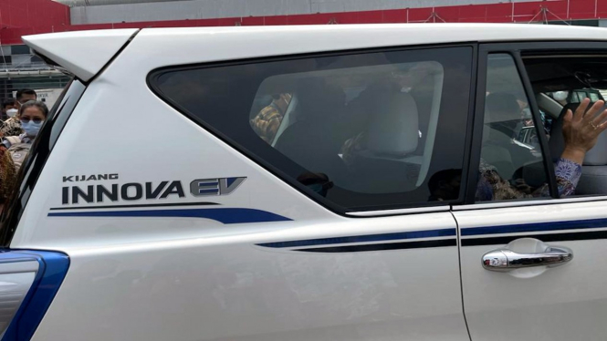 Toyota Innova EV.