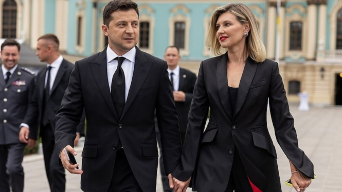 Presiden Ukraina Volodymyr Zelenskyy dan istrinya Olena Zelenska menyatakan akan tetap bertahan di negaranya meski menyebut diri mereka sebagai target untuk dibunuh oleh Rusia. (Instagram: Volodymyr Zelenskyy)
