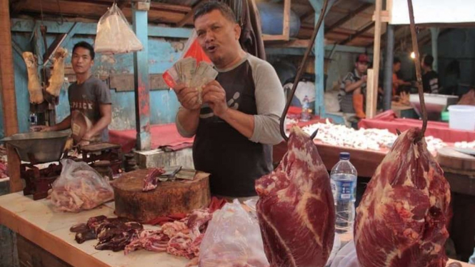 Harga Daging di Pasar Tomang Barat Naik.