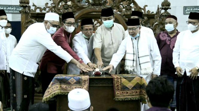 Walkot Semarang dan Para Ulama Usai Tarawih Keliling di Masjid Agung Kauman