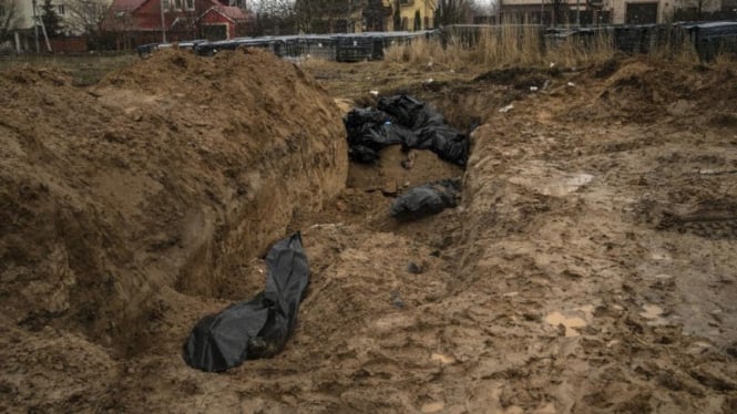 Pemakaman massal di Bucha, kota dekat Kiev, Ukraina.